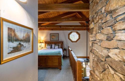 Boone Casa | Hummingbird Hollow