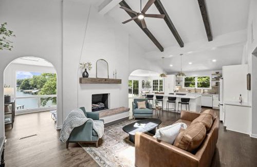 Barium Springs Casa | Hummingbird Home by AvantStay Boat House Dock