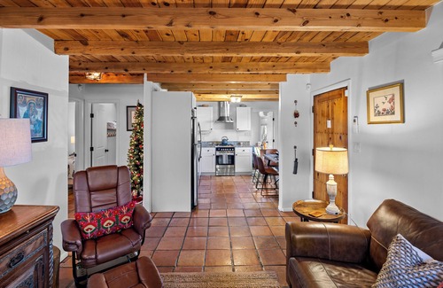 Southside Casa | Hummingbird House, 3BD/2BA Charmer, Firepit, Patio