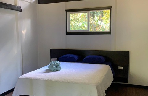 Cahuita Cabina | Hummingbird House - Playa Grande Lodge