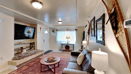 Silverthorne Casa | Hummingbird House