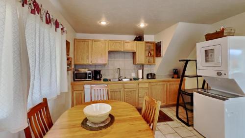 Silverthorne Casa | Hummingbird House