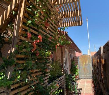 Sunrise Manor Casa | Hummingbird's Retreat-One bedroom-private bath-private entry door