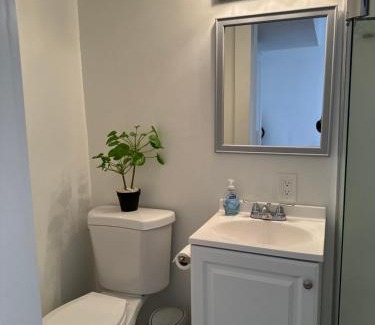 Sunrise Manor Casa | Hummingbird's Retreat-One bedroom-private bath-private entry door