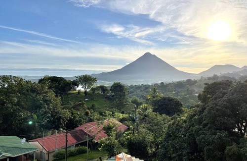 El Millón Casa | Hummingbird Suite - Spectacular Views of Arenal Volcano and Lake