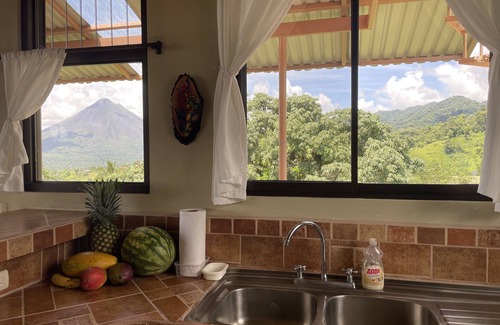 El Millón Casa | Hummingbird Suite - Spectacular Views of Arenal Volcano and Lake