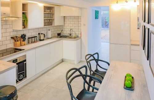 Arbury Casa | Humphreys Lodge - 26 Humphreys Road · Artistic & Modern Design Humphreys Lodge