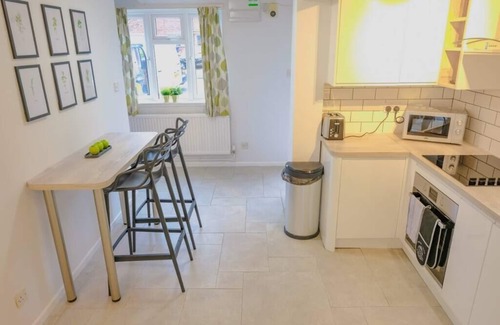 Arbury Casa | Humphreys Lodge - 26 Humphreys Road · Artistic & Modern Design Humphreys Lodge