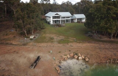 Metricup Casa | Hundred Acre Woodland Retreat - Nestled on 100 acres of serene land - Metricup