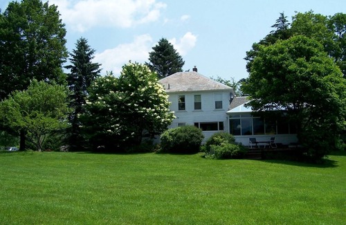 Wilmington Casa | Hundred year old farmhouse made comfortable for all seasons
