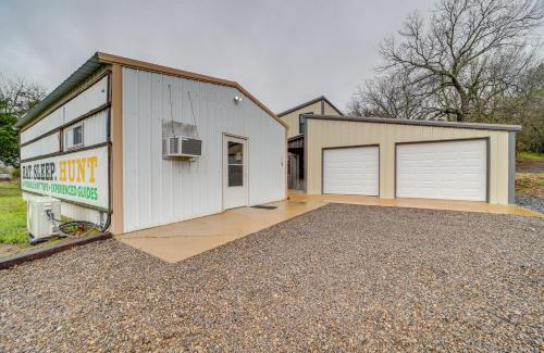 Daisy Casa | Hunt, Fish and Enjoy the Outdoors Rural Atoka Home