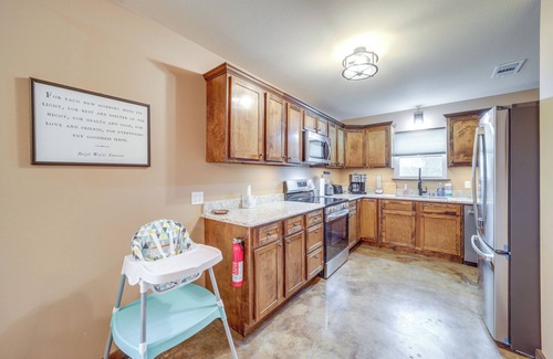Daisy Casa | Hunt, Fish & Enjoy the Outdoors: Rural Atoka Home