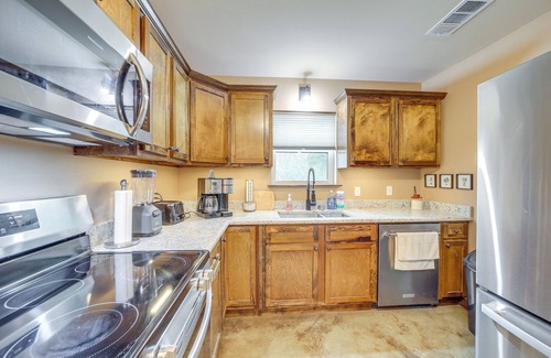 Daisy Casa | Hunt, Fish & Enjoy the Outdoors: Rural Atoka Home