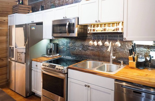Bloomingdale Cabina | 🍁HUNT, FISH, PLAY!🍁 Fun Lake Cabin, 7 acres + public land ; Games; Updated