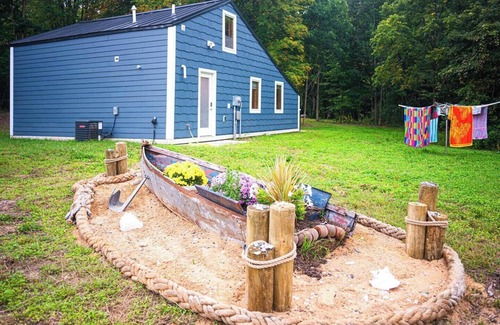Bloomingdale Cabina | 🍁HUNT, FISH, PLAY!🍁 Fun Lake Cabin, 7 acres + public land ; Games; Updated