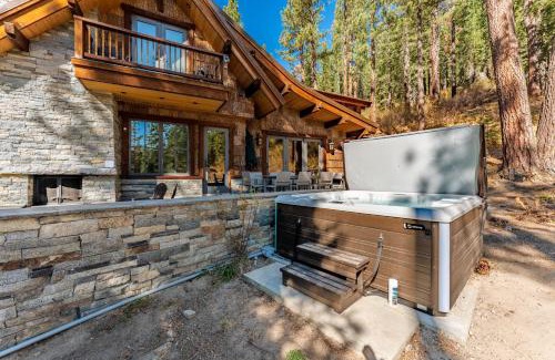 Truckee Villa | Hunter by AvantStay Riverfront Cabin w Prvt Cottage 5Mins from Palisades