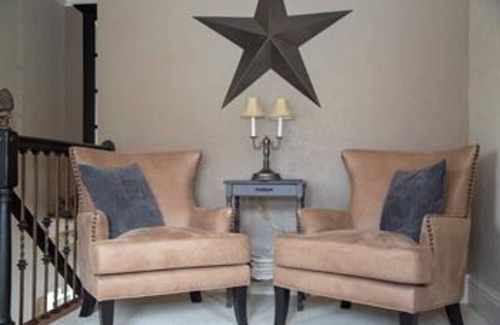 South Fork Cama Y Desayuno | Hunter's Hideaway GUESTROOM at Arbor House Inn Bed & Breakfast on the River