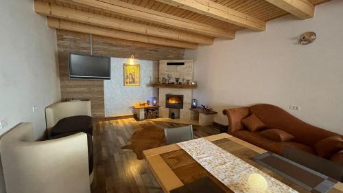 Marasu Cabina | Hunter's Lodge