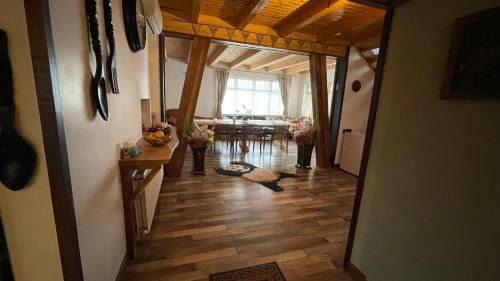 Marasu Cabina | Hunter's Lodge