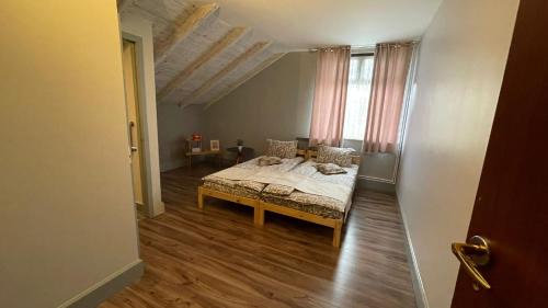 Marasu Cabina | Hunter's Lodge