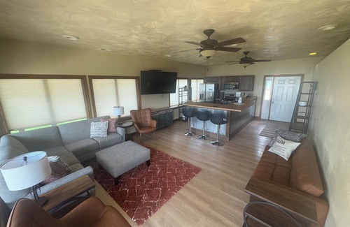 Crofton Cabina | Hunters and Outdoor lovers Charming 4-bedrm cabin/2400 sf lake house in Crofton