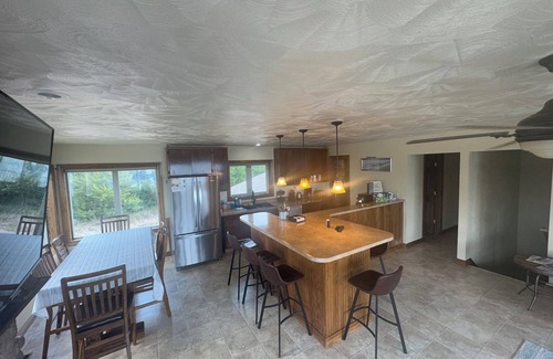 Crofton Cabina | Hunters and Outdoor lovers Charming 4-bedrm cabin/2400 sf lake house in Crofton