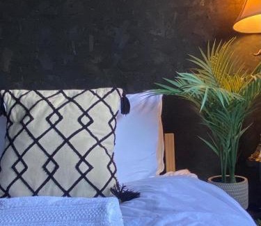 Ashford Casa | Hunters Lodge - Rustic farm stay