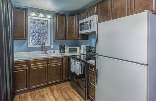 Bayfield Cabaña | King Bed, Views & Peace in Bayfield Guest House