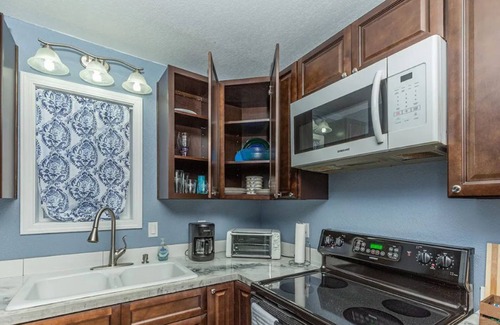 Bayfield Cabaña | King Bed, Views & Peace in Bayfield Guest House