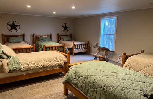 Hornbeak Cabina | Hunting Lodge located near Reelfoot Lake, TN