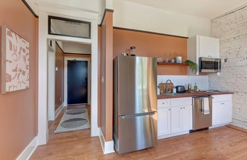 Old West Broad Neighborhood Apartamento | Huntingdon Lofts - 4 Condos, High Style, Sleeps 12