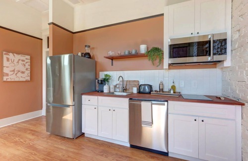 Old West Broad Neighborhood Apartamento | Huntingdon Lofts - 4 Condos, High Style, Sleeps 12
