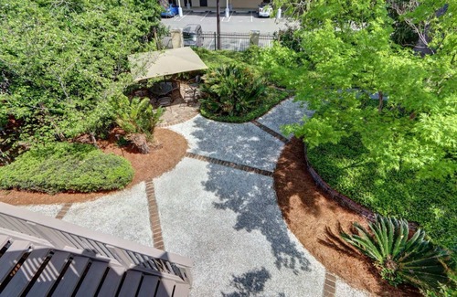 Old West Broad Neighborhood Apartamento | Huntingdon Lofts - 4 Condos, High Style, Sleeps 12