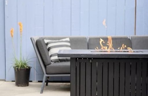 Huntington Beach Casa | Huntington Beach Bungalow half mile to sand & pier in downtown HB