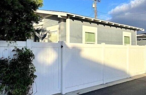 Huntington Beach Casa | Huntington Beach Bungalow half mile to sand & pier in downtown HB