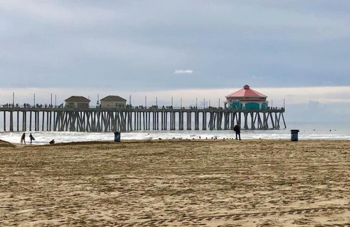 Huntington Beach Casa | Huntington Beach Bungalow half mile to sand & pier in downtown HB
