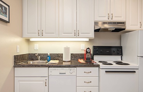 Huntington Beach Apartamento | Huntington Beach Studio Blocks To The Beach And Downtown Studio Bedroom Apts by RedAwning