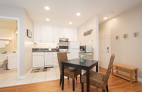 Huntington Beach Apartamento | Huntington Beach Studio Blocks To The Beach And Downtown Studio Bedroom Apts by RedAwning