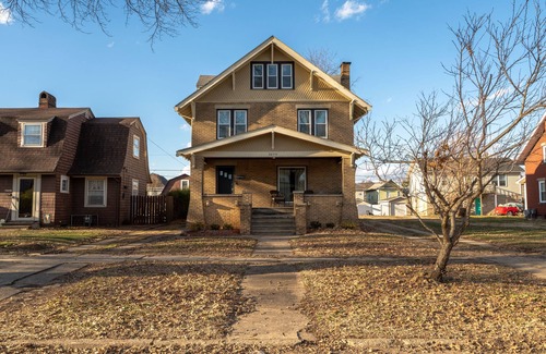 Huntington Casa | Huntington Modern History - 4BR MU, DT, St Marys