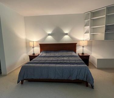 Upper Jarvis Casa | Huntley Inn