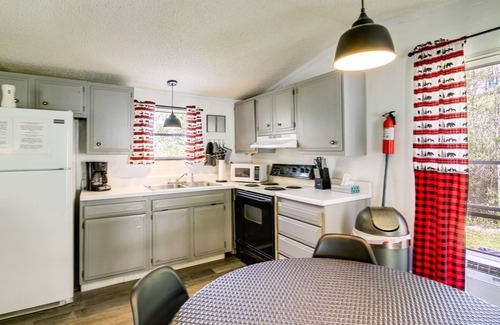 Winona Cabina | Huntsville Cabin w/ Fire Pit + Charcoal Grill!