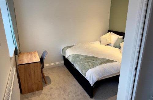 Gillingham Apartamento | Hurley - A Converted Church Luxe Apartment