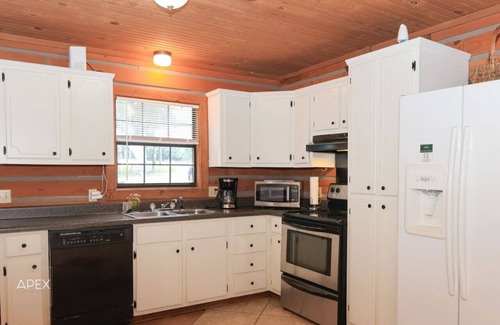 Oxford Casa | Hurricane Hideaway - Cabin 6