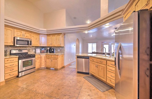 Hurricane Casa | Hurricane Home w/ Pool & Spa ~ 25 Mi to Zion!