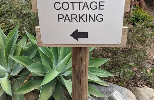 Bingie Cabaña | Hurstwood Cottage where beach and bush combine