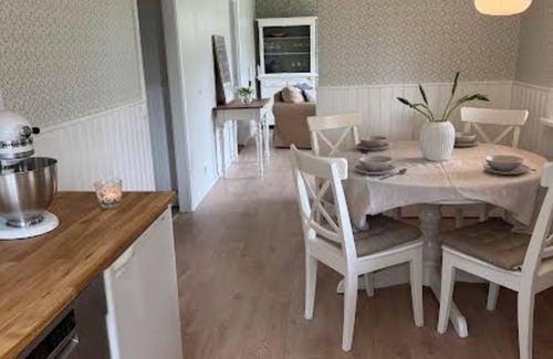 Bredsjo Casa | Hus Björklund - Holiday home with sauna, fireplace & boat in the countryside