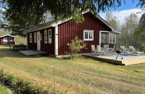 Bredsjo Casa | Hus Björklund - Holiday home with sauna, fireplace & boat in the countryside