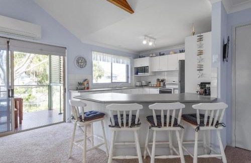 Vincentia Casa | Husky Big Beach - Belle Escapes Jervis Bay