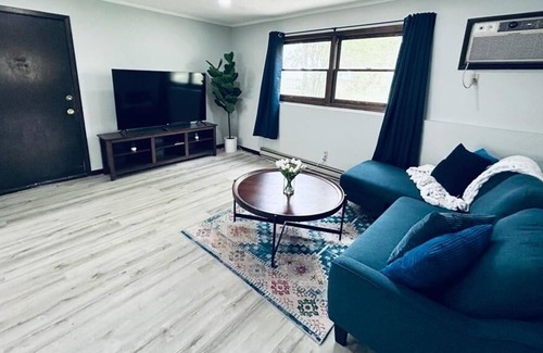 DeKalb Apartamento | Husky Hideout - 2 King Beds