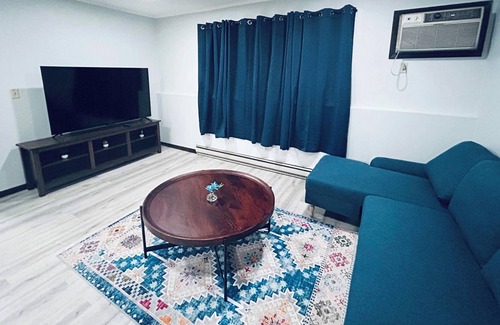DeKalb Apartamento | Husky Hideout - 2 King Beds